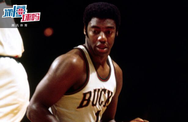 篮板保护依 篮板保护依