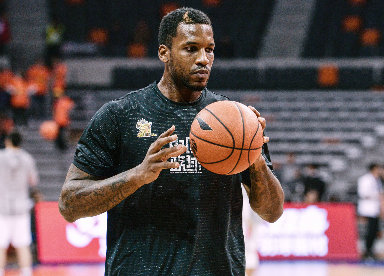 背景下做出 背景下做出