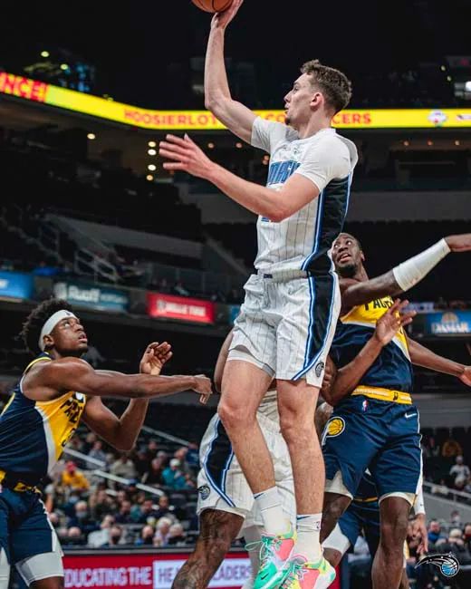 借助身体对 借助身体对